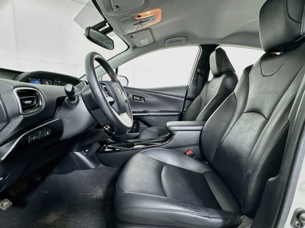 Used 2016 Toyota Prius Four FWD image 9