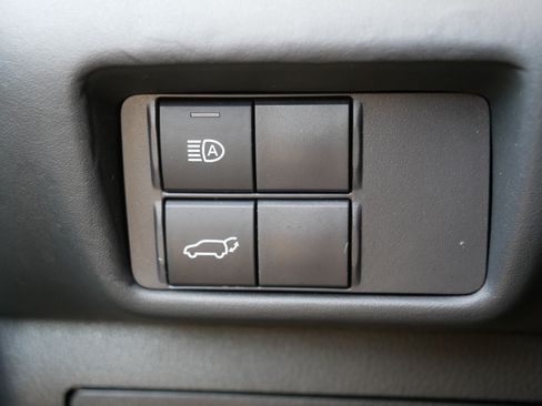 Used 2020 Toyota Highlander LE AWD/4WD image 26