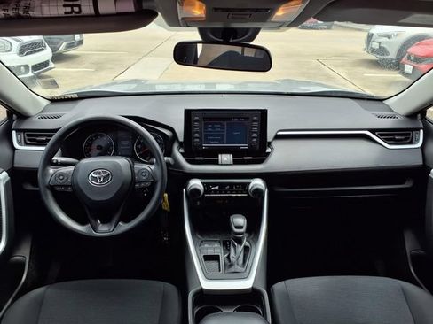 Used 2021 Toyota RAV4 LE FWD image 11