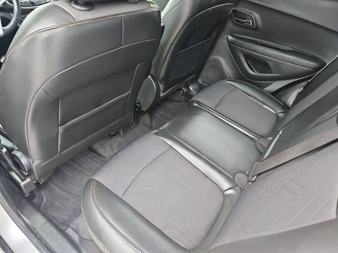 Used 2020 Chevrolet Trax LT w/ Redline Edition image 19