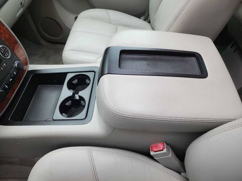 Used 2014 Chevrolet Suburban LT w/ Luxury Package RWD image 26