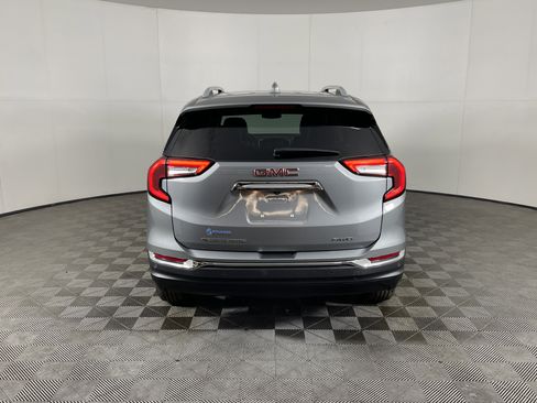 Used 2023 GMC Terrain SLT image 4