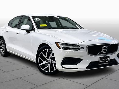 Used 2019 Volvo S60 T6 Momentum image 2