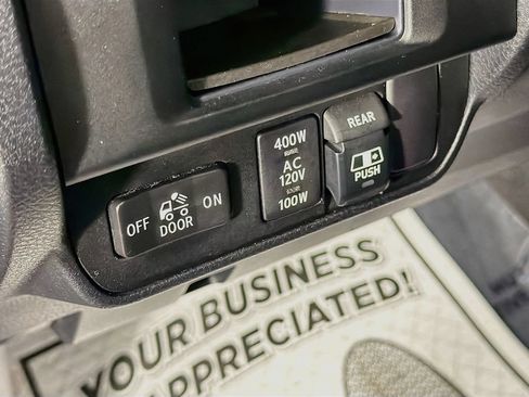 Used 2017 Toyota Tacoma TRD Sport AWD/4WD image 10
