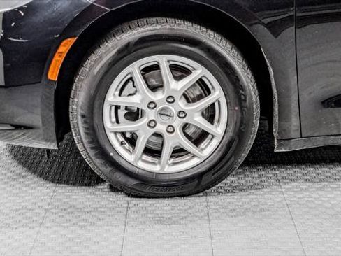 Used 2024 Chrysler Pacifica Touring-L FWD image 36