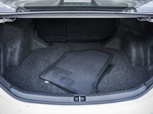 Used 2015 Toyota Corolla LE image 8