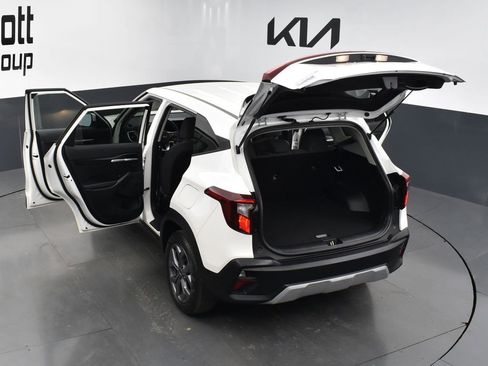 Certified 2025 Kia Seltos LX image 31
