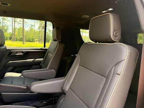 New 2025 Chevrolet Suburban Premier RWD image 31