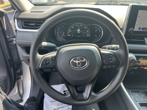 Used 2025 Toyota RAV4 XLE FWD image 18