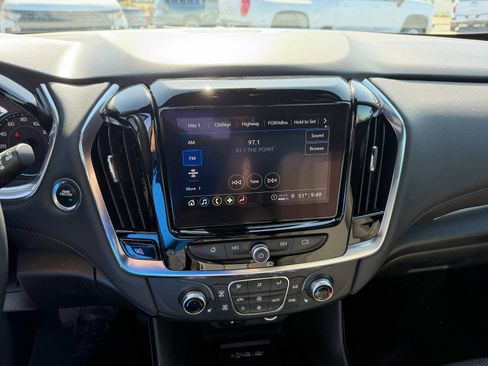 Used 2023 Chevrolet Traverse LT FWD image 10