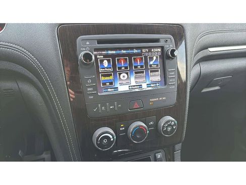 Used 2017 Chevrolet Traverse LT w/ Style and Technology Package image 17