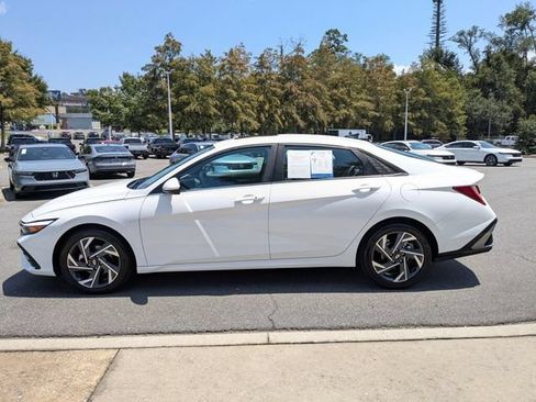 Used 2024 Hyundai Elantra SEL w/ Convenience Package FWD image 11
