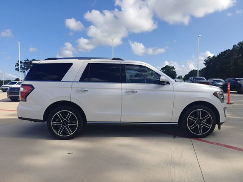 Used 2019 Ford Expedition Limited w/ Texas Edition Package AWD/4WD image 3