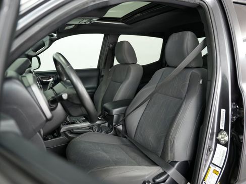 Used 2016 Toyota Tacoma TRD Sport w/ Premium & Technology Package image 43