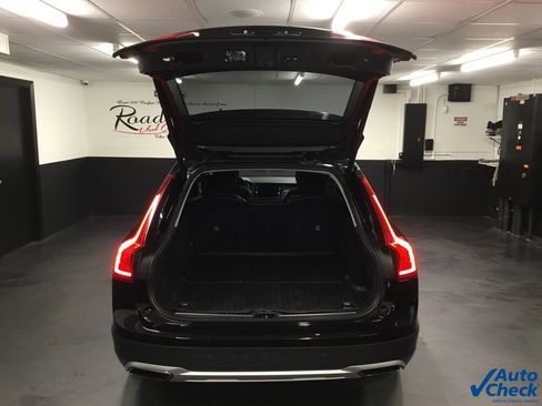 Used 2020 Volvo V90 T6 Cross Country image 12