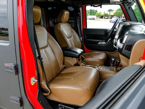 Used 2015 Jeep Wrangler Unlimited Sahara w/ Max Tow Package AWD/4WD image 35