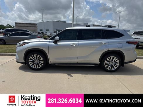 Used 2024 Toyota Highlander Platinum AWD/4WD image 4
