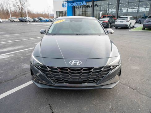Used 2023 Hyundai Elantra Limited image 2