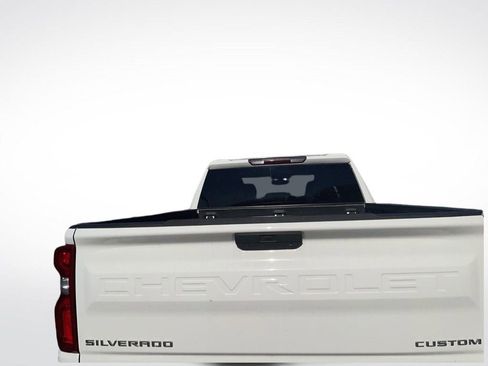 Used 2021 Chevrolet Silverado 1500 Custom image 3
