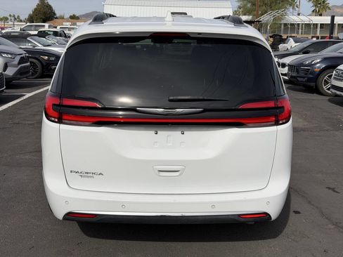 Used 2021 Chrysler Pacifica Touring image 7