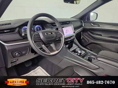 New 2026 Jeep Grand Cherokee Limited AWD/4WD image 11