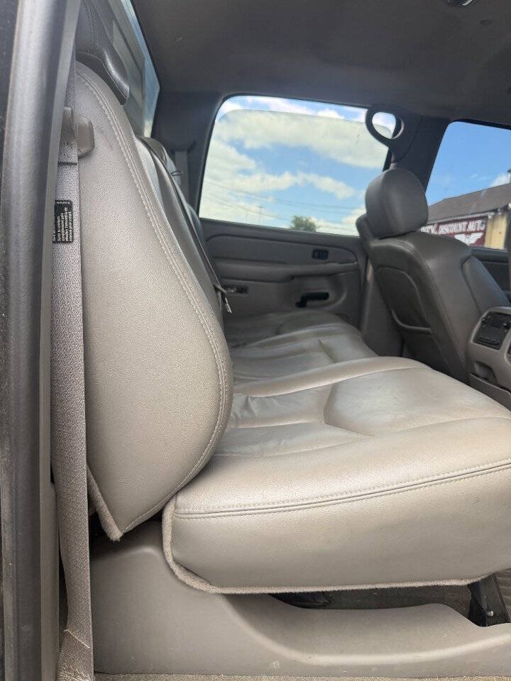 Used 2007 GMC Sierra 2500 SLT w/ Heavy-Duty Power Package AWD/4WD image 13