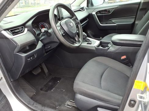 Used 2020 Toyota RAV4 LE AWD/4WD image 10