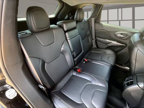 Used 2019 Jeep Cherokee Limited AWD/4WD image 28