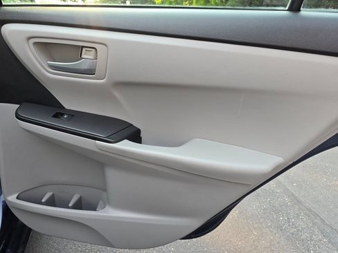 Used 2016 Toyota Camry LE FWD image 15