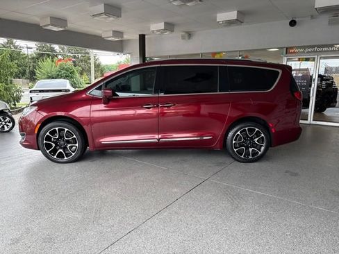 Used 2019 Chrysler Pacifica Touring-L Plus w/ Advanced Safetytec Group FWD image 3