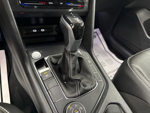 Used 2022 Volkswagen Tiguan SE image 36