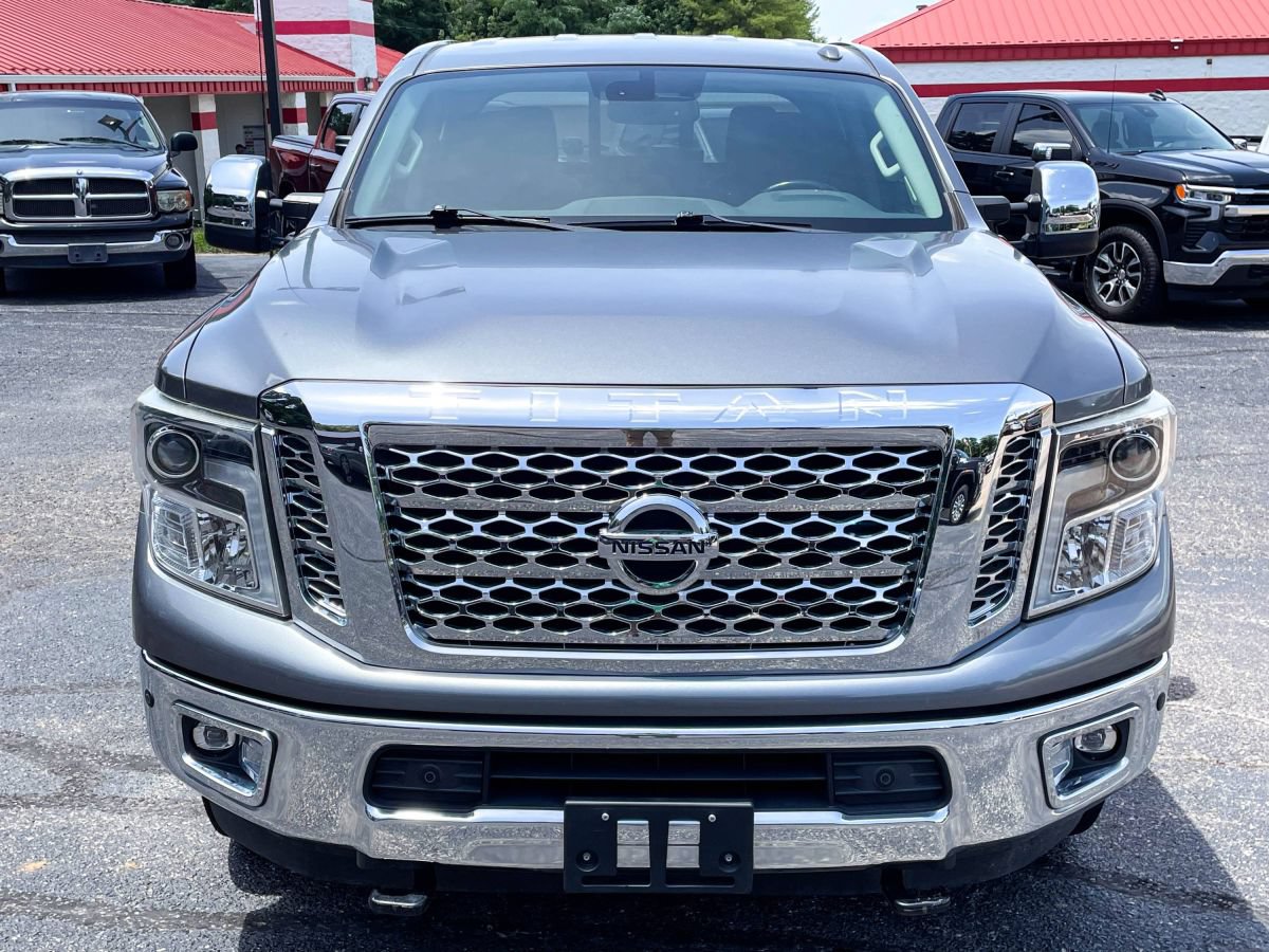 Used 2018 Nissan Titan SL w/ Chrome Package AWD/4WD image 7