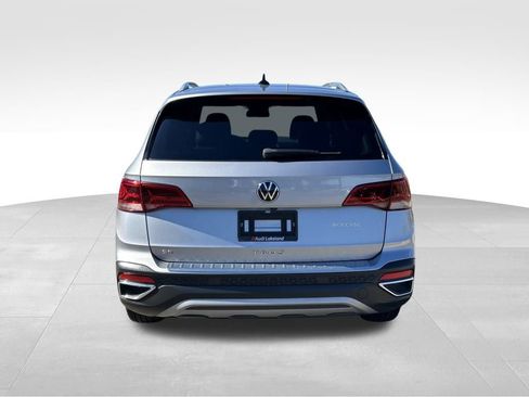 Used 2022 Volkswagen Taos SE image 4