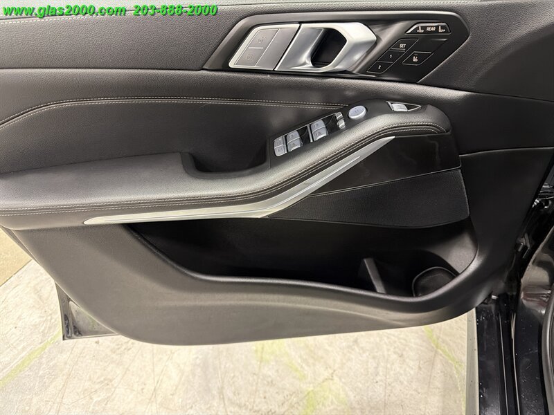 Used 2022 BMW X7 xDrive40i w/ M Sport Package AWD/4WD image 33
