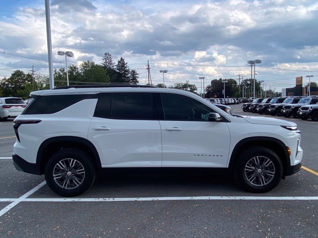Used 2026 Chevrolet Traverse LT w/ LPO, Floor Liner Package FWD image 6