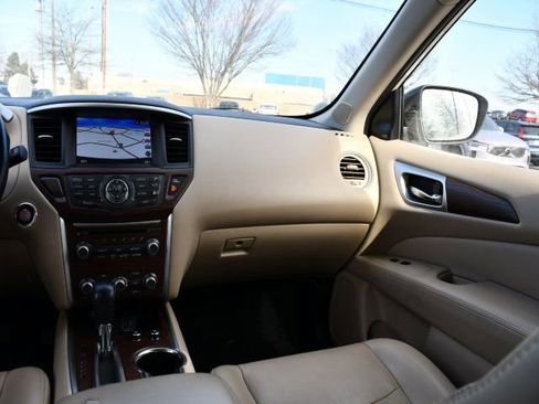 Used 2020 Nissan Pathfinder Platinum AWD/4WD image 19