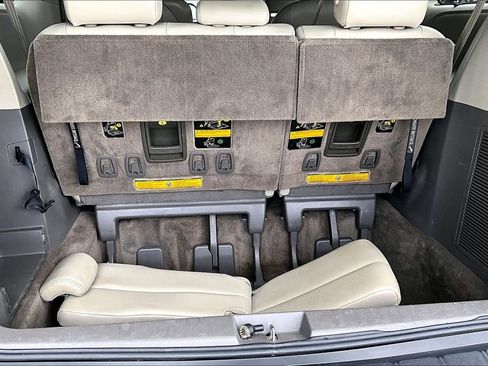 Used 2013 Toyota Sienna XLE FWD image 25