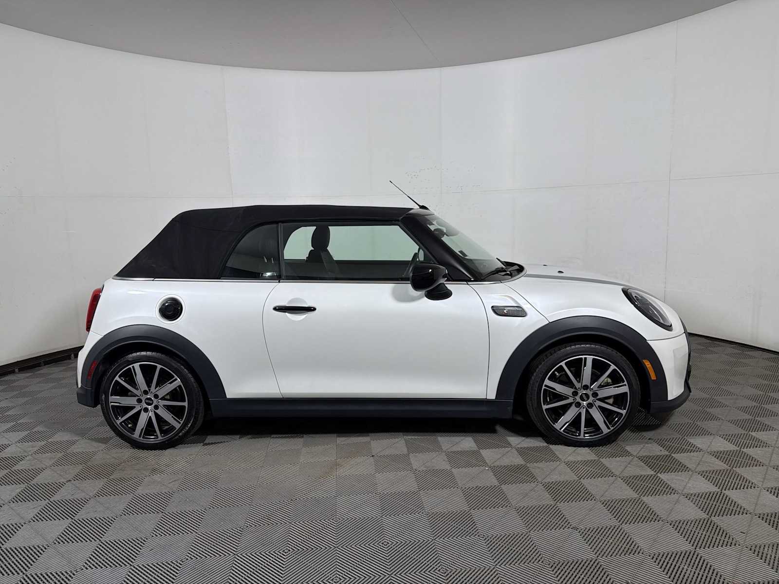 Used 2024 MINI Cooper S FWD image 7