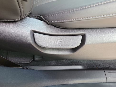 Certified 2024 Kia Carnival EX image 9