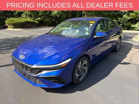 Used 2025 Hyundai Elantra Limited FWD image 3