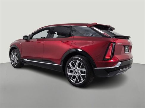 Certified 2025 Cadillac Optiq Luxury 2 image 6