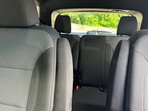 Used 2023 Chevrolet Traverse LT FWD image 24