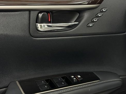 Used 2018 Lexus ES 350 w/ Navigation System Package image 12