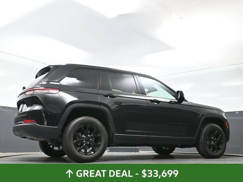 Used 2025 Jeep Grand Cherokee Altitude AWD/4WD image 51