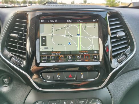 Used 2019 Jeep Cherokee Limited w/ Luxury Group AWD/4WD image 29