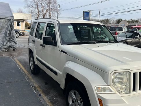 Used 2009 Jeep Liberty Sport image 9