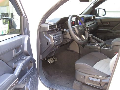 Certified 2025 Toyota 4Runner TRD Sport AWD/4WD image 9