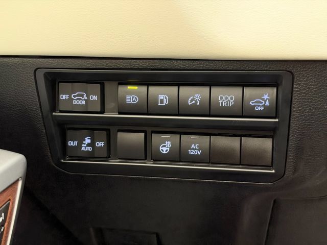 Used 2023 Toyota Sequoia Capstone AWD/4WD image 41