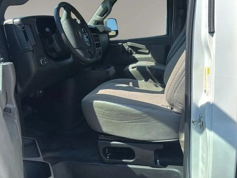Used 2017 Chevrolet Express 3500 RWD image 11