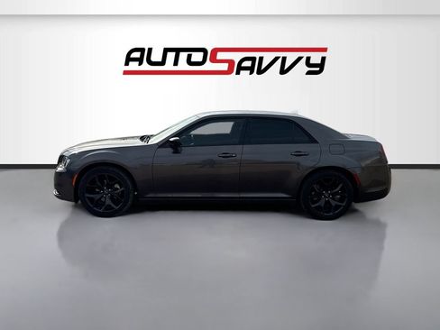 Used 2022 Chrysler 300 Touring w/ Sport Appearance Package RWD image 4